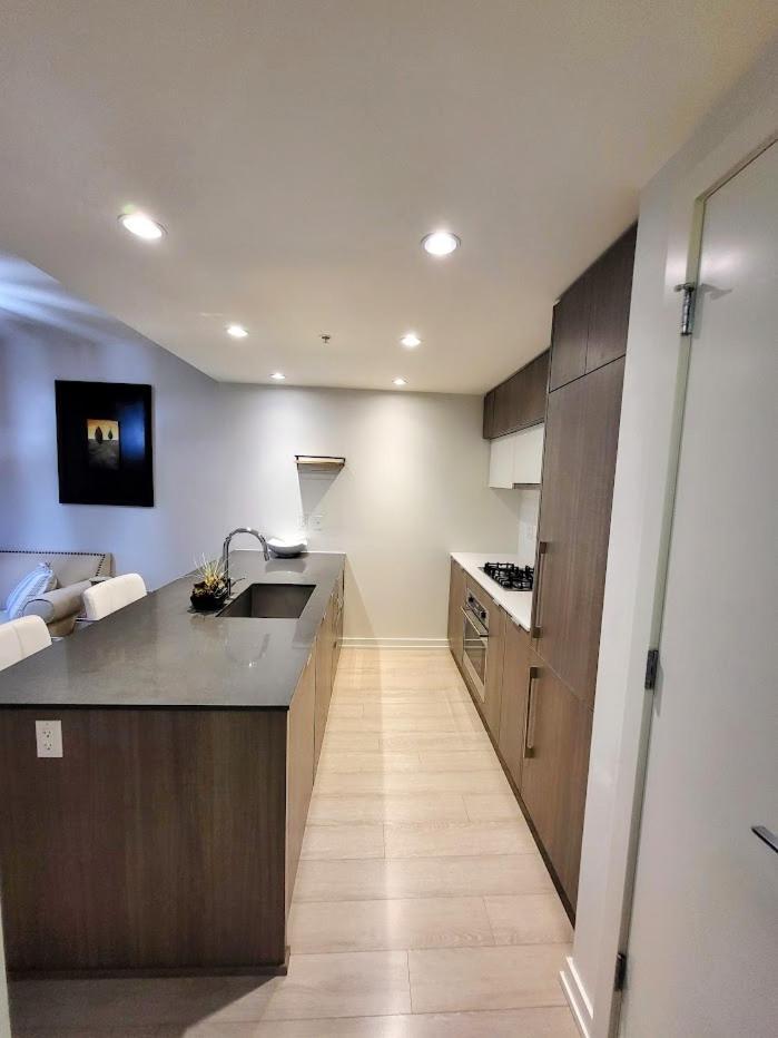 Your Perfect Escape - Modern Landmark Condo In Downtown Calgary - Free Parking- Premium Location 外观 照片