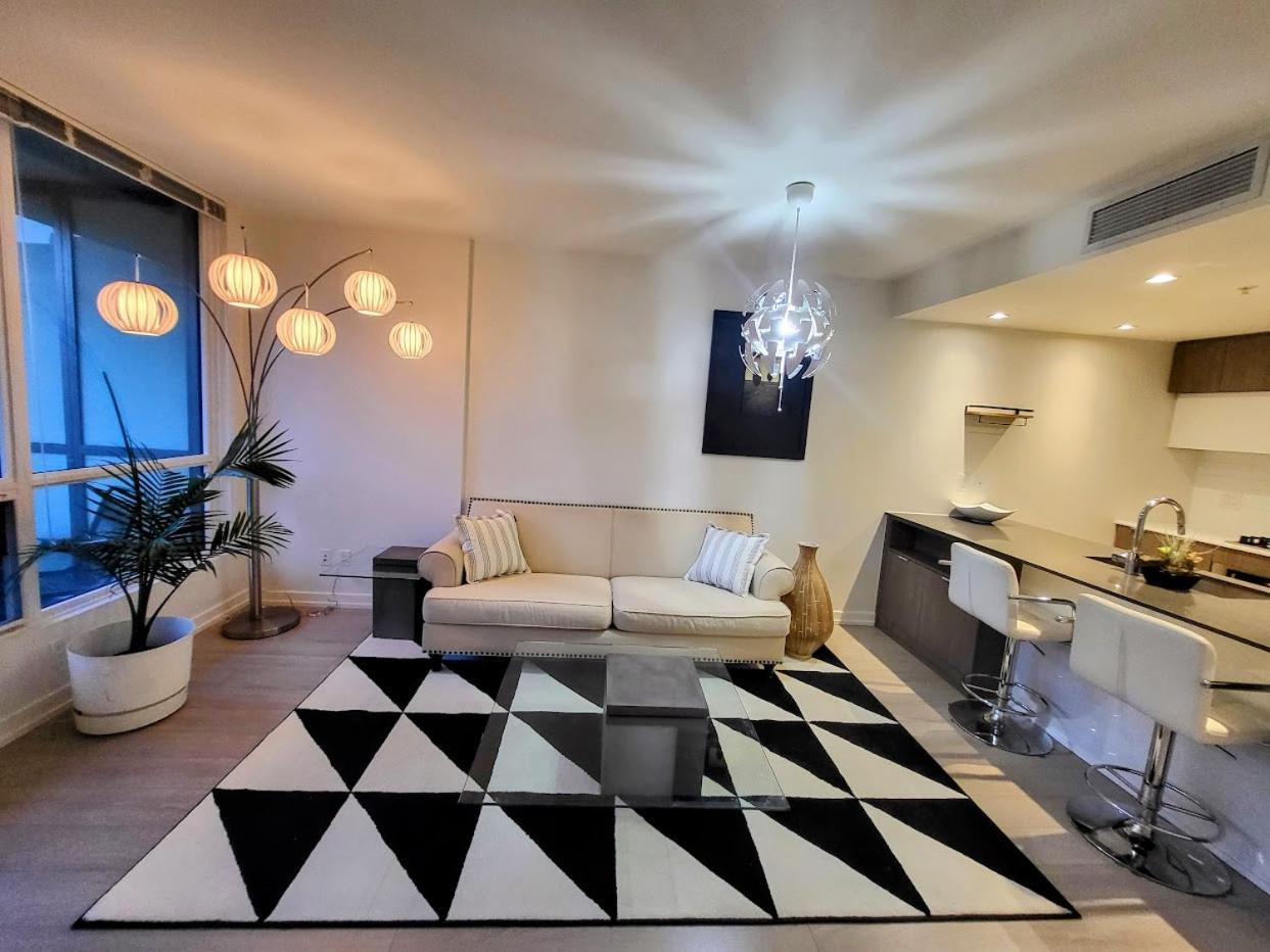 Your Perfect Escape - Modern Landmark Condo In Downtown Calgary - Free Parking- Premium Location 外观 照片